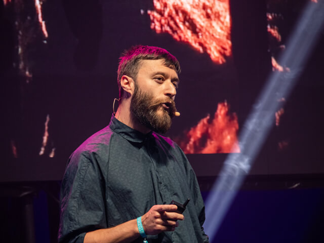 Иван Иванов